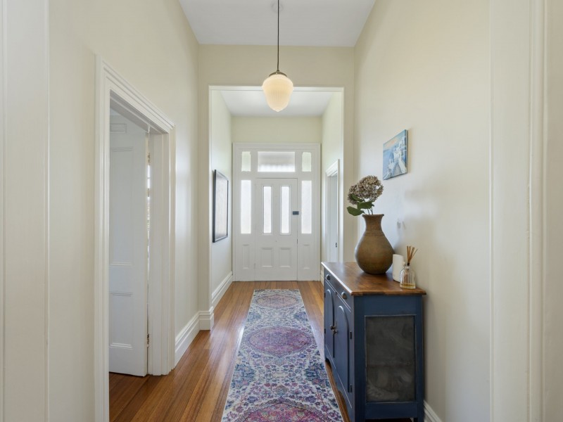 224 Derwent Avenue, Lindisfarne TAS 7015