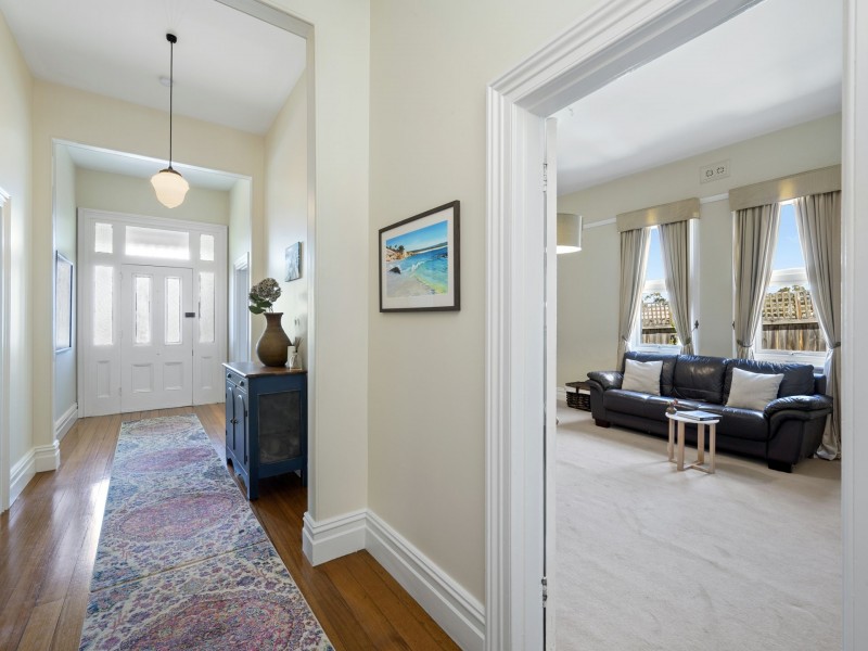 224 Derwent Avenue, Lindisfarne TAS 7015