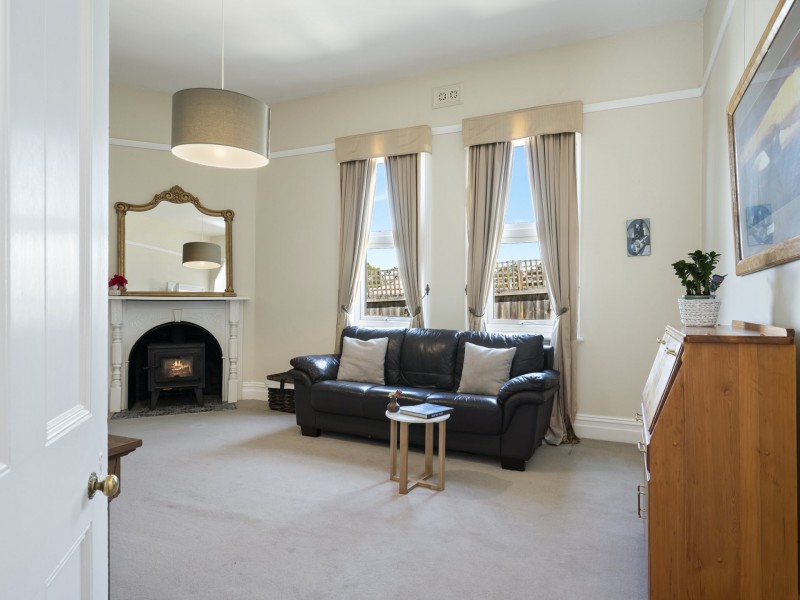 224 Derwent Avenue, Lindisfarne TAS 7015