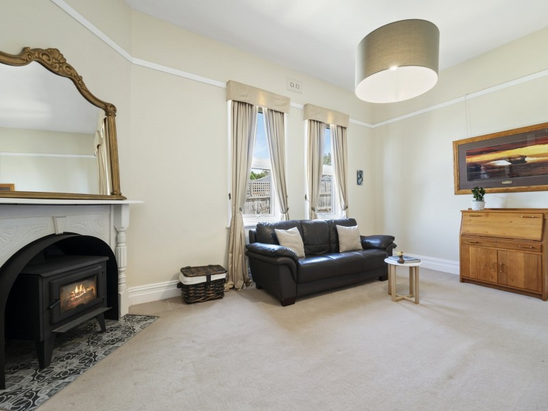 224 Derwent Avenue, Lindisfarne TAS 7015