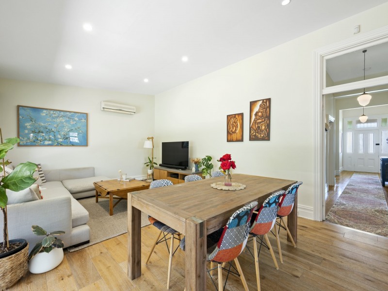 224 Derwent Avenue, Lindisfarne TAS 7015