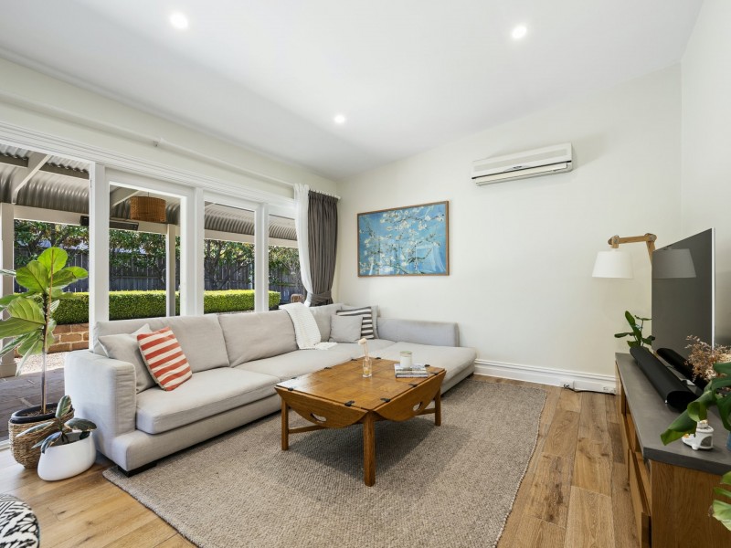 224 Derwent Avenue, Lindisfarne TAS 7015