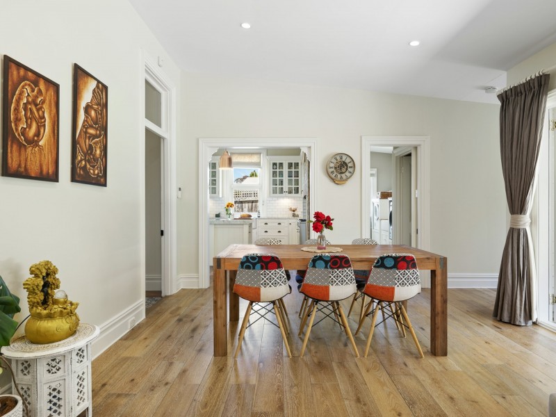 224 Derwent Avenue, Lindisfarne TAS 7015