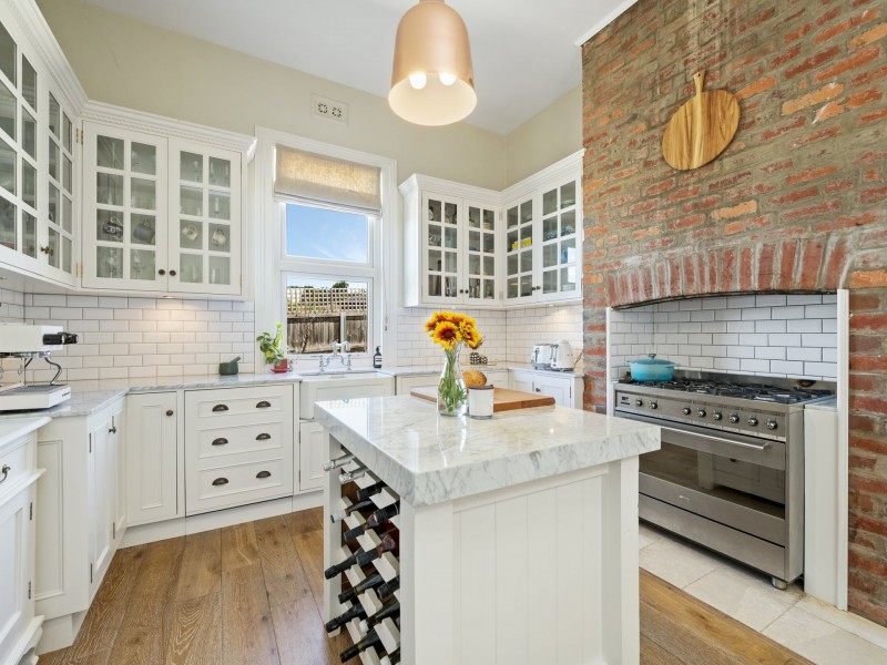 224 Derwent Avenue, Lindisfarne TAS 7015