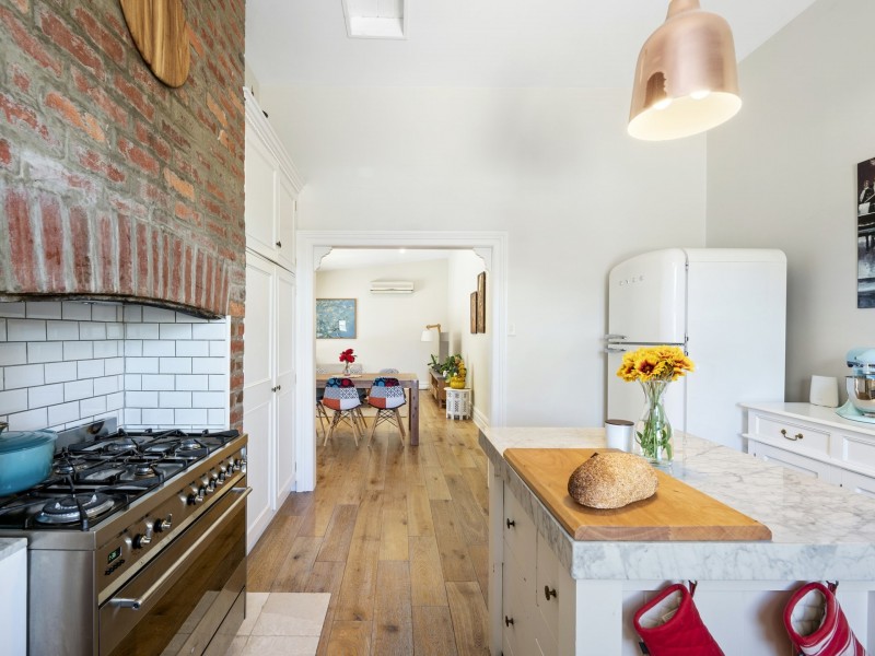 224 Derwent Avenue, Lindisfarne TAS 7015