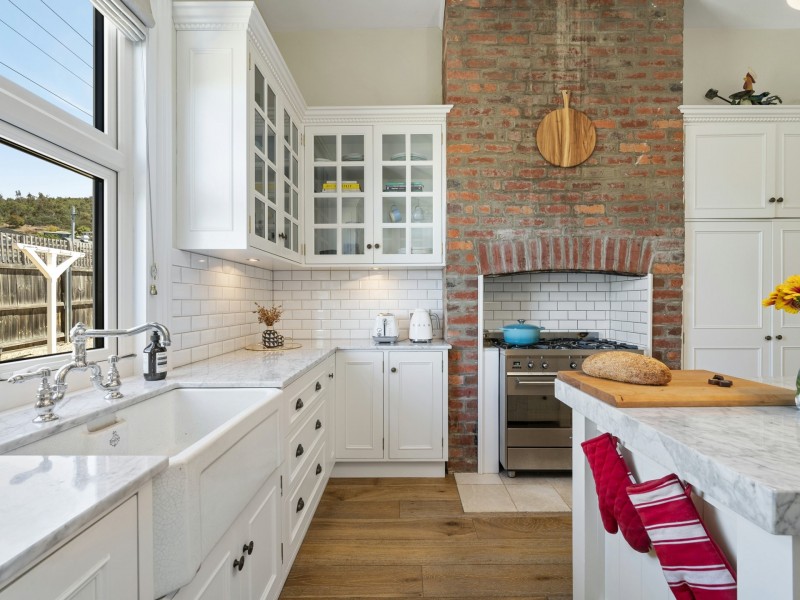 224 Derwent Avenue, Lindisfarne TAS 7015