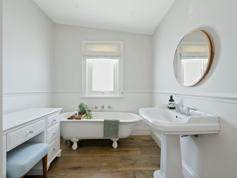 224 Derwent Avenue, Lindisfarne TAS 7015