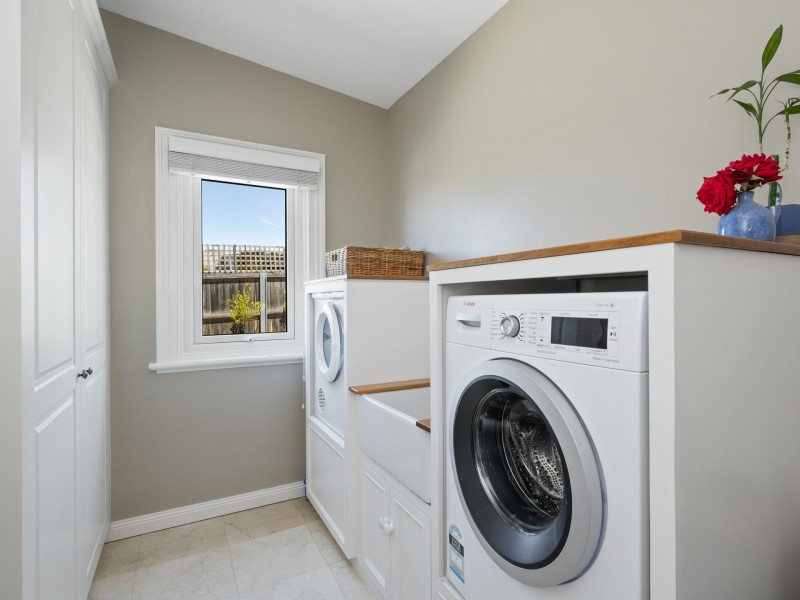 224 Derwent Avenue, Lindisfarne TAS 7015