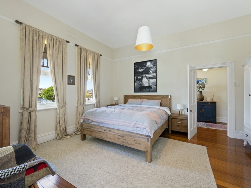 224 Derwent Avenue, Lindisfarne TAS 7015