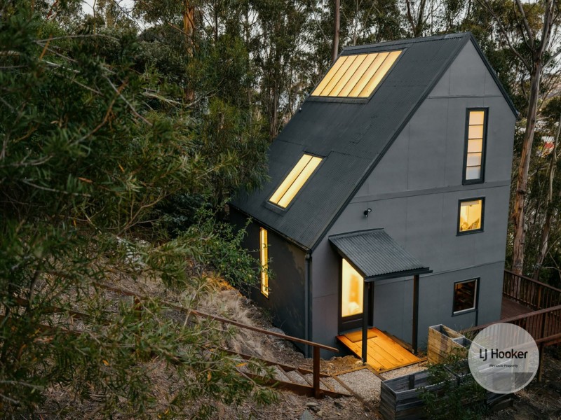 31 Liverpool Crescent, West Hobart TAS 7000