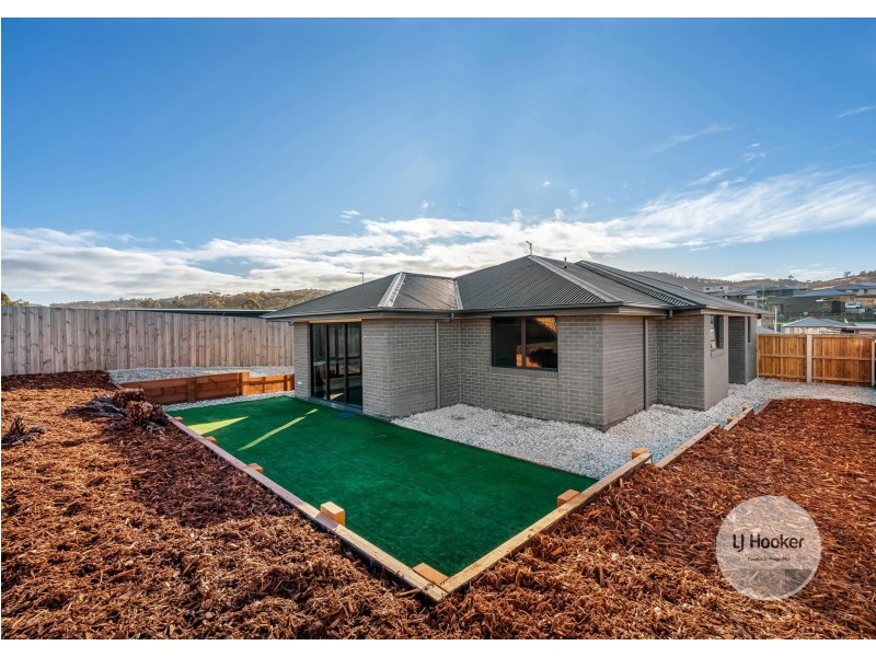 11 Hallett Drive, Rokeby TAS 7019