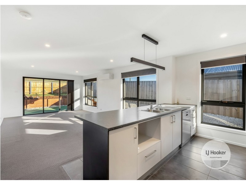 11 Hallett Drive, Rokeby TAS 7019