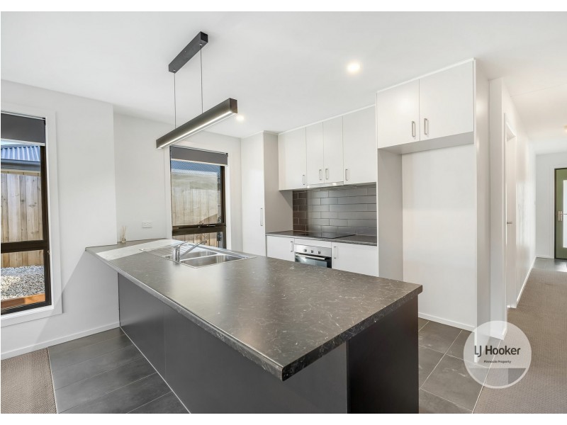 11 Hallett Drive, Rokeby TAS 7019