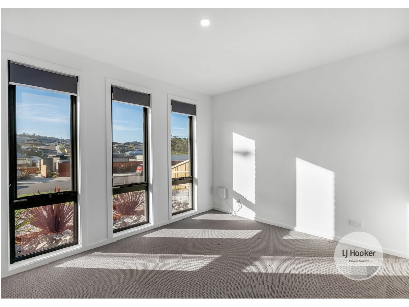 11 Hallett Drive, Rokeby TAS 7019