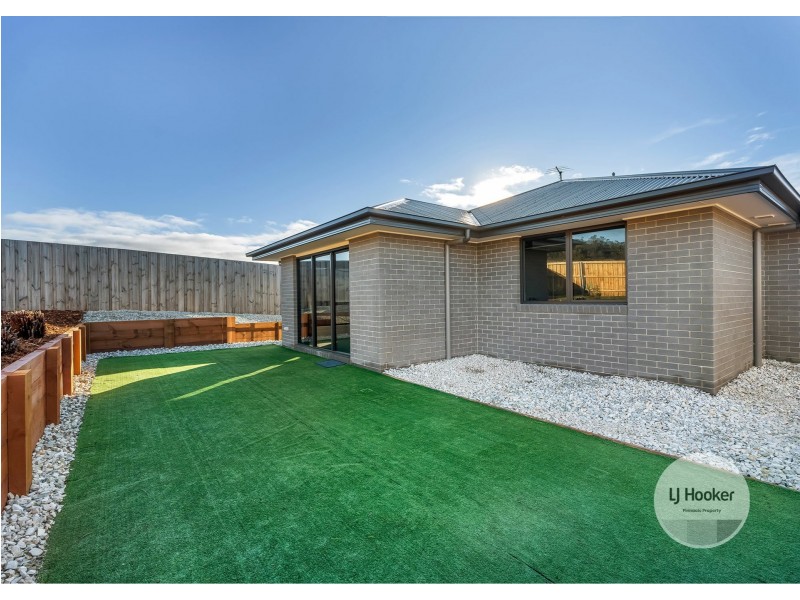 11 Hallett Drive, Rokeby TAS 7019