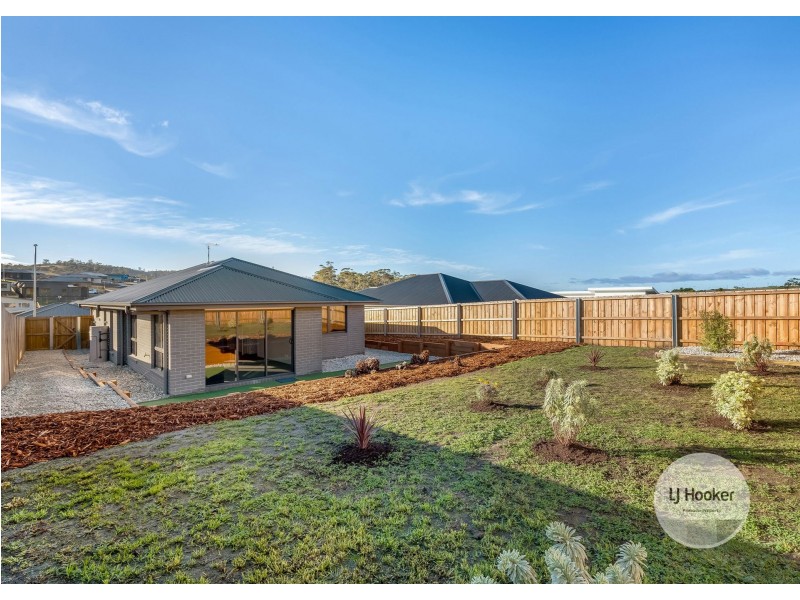 11 Hallett Drive, Rokeby TAS 7019