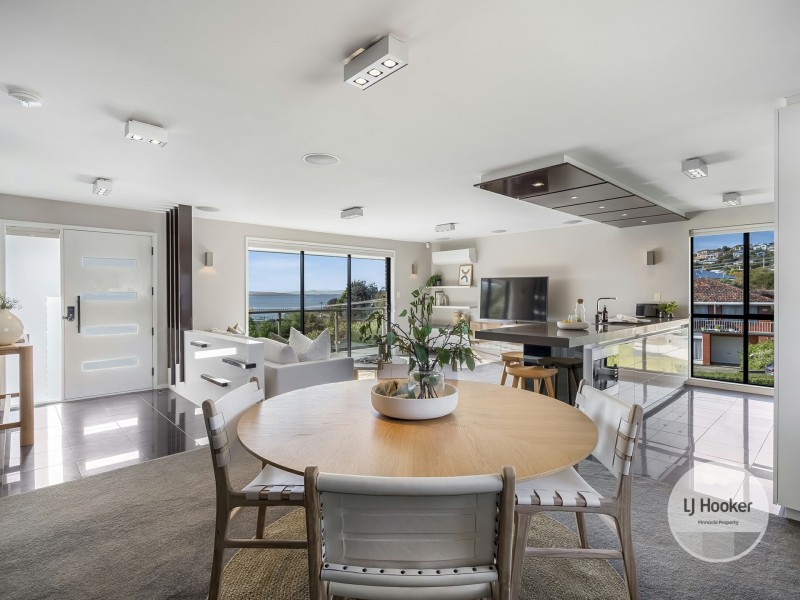 16 Illawarra Road, Blackmans Bay TAS 7052