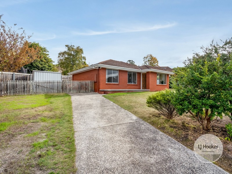 2 Calder Crescent, Blackmans Bay TAS 7052