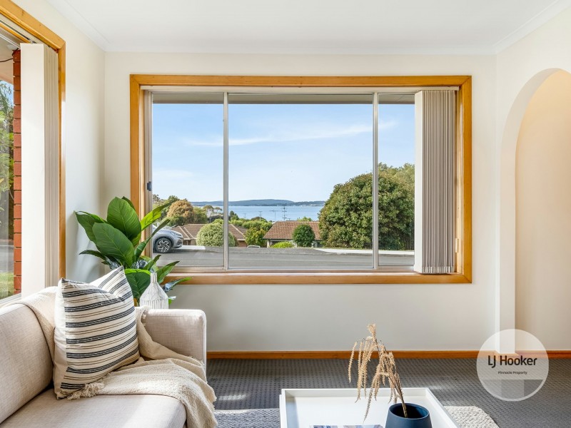 2 Calder Crescent, Blackmans Bay TAS 7052