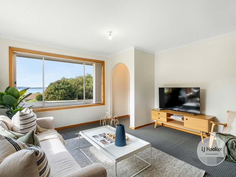 2 Calder Crescent, Blackmans Bay TAS 7052