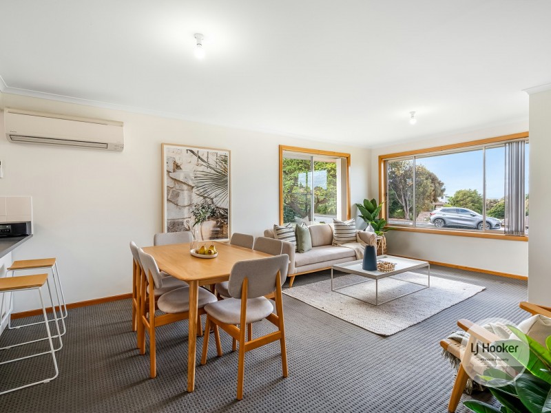 2 Calder Crescent, Blackmans Bay TAS 7052