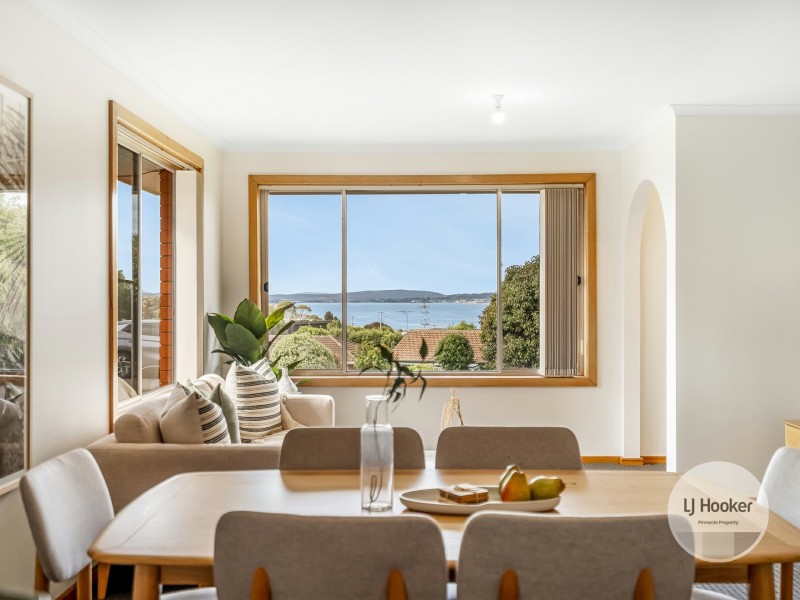 2 Calder Crescent, Blackmans Bay TAS 7052