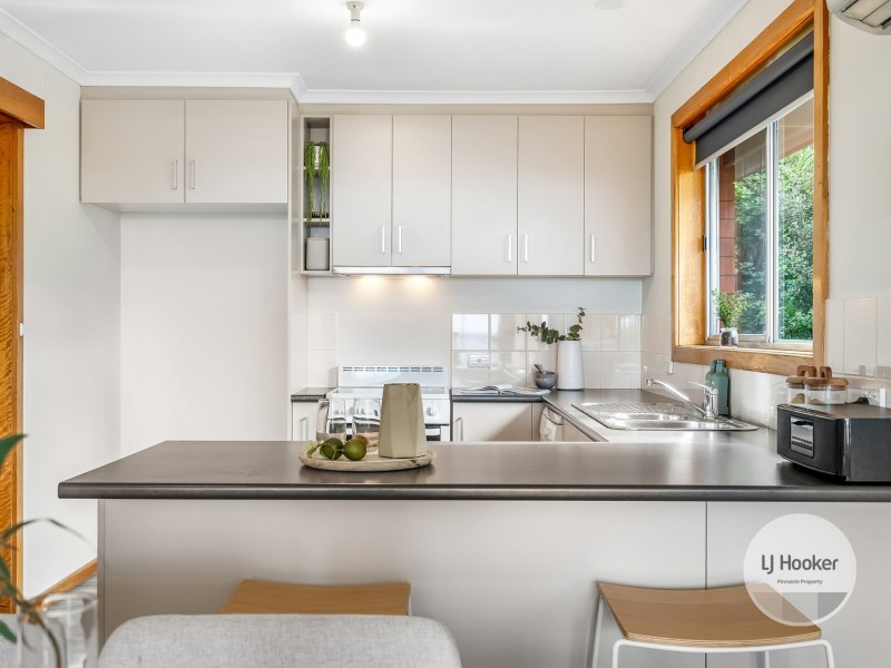 2 Calder Crescent, Blackmans Bay TAS 7052