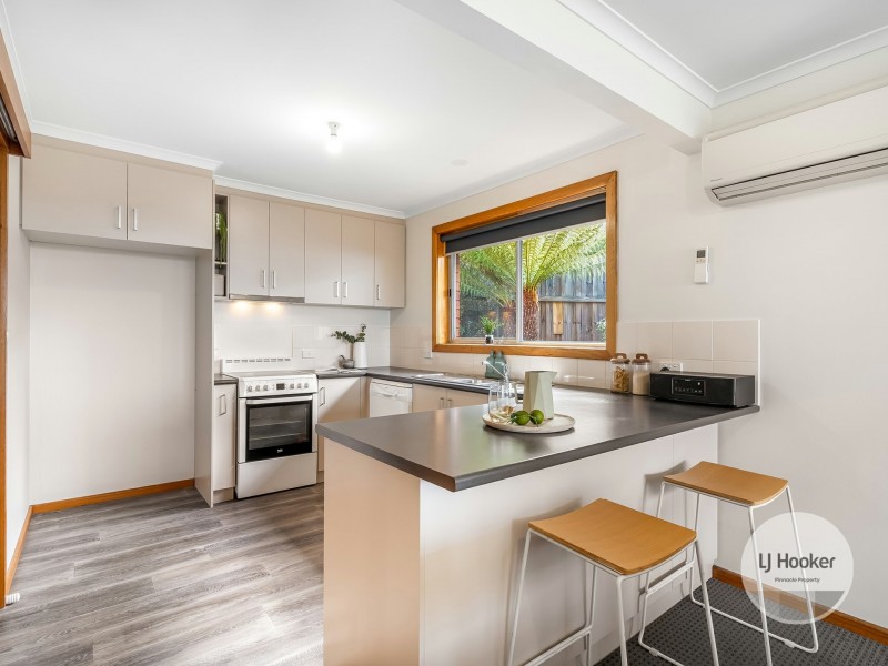 2 Calder Crescent, Blackmans Bay TAS 7052