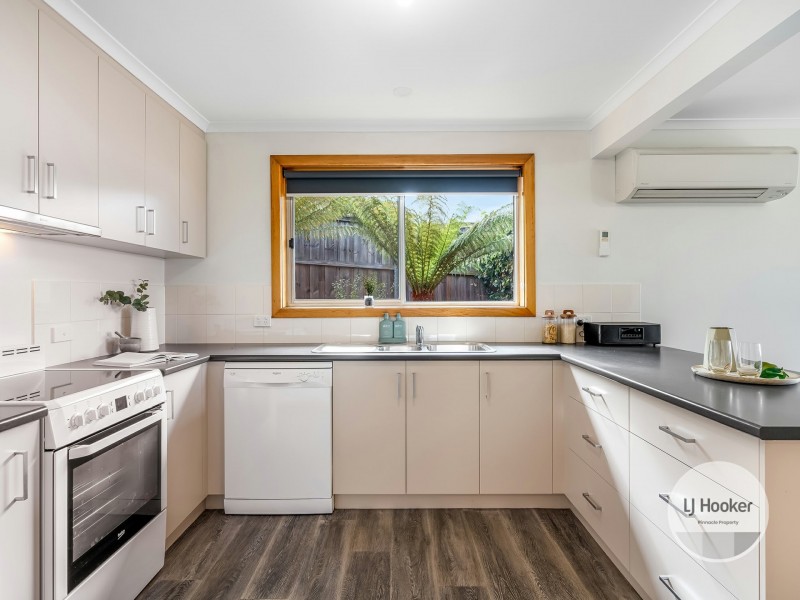 2 Calder Crescent, Blackmans Bay TAS 7052