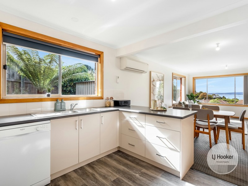 2 Calder Crescent, Blackmans Bay TAS 7052