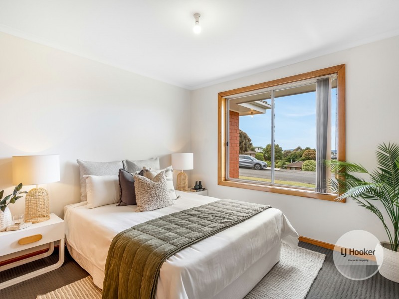2 Calder Crescent, Blackmans Bay TAS 7052