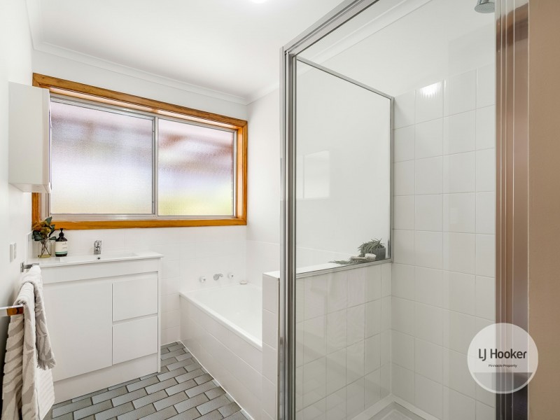 2 Calder Crescent, Blackmans Bay TAS 7052