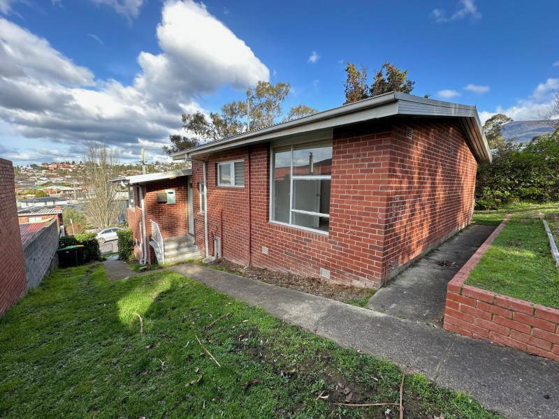 25 Gregson Avenue, New Town TAS 7008