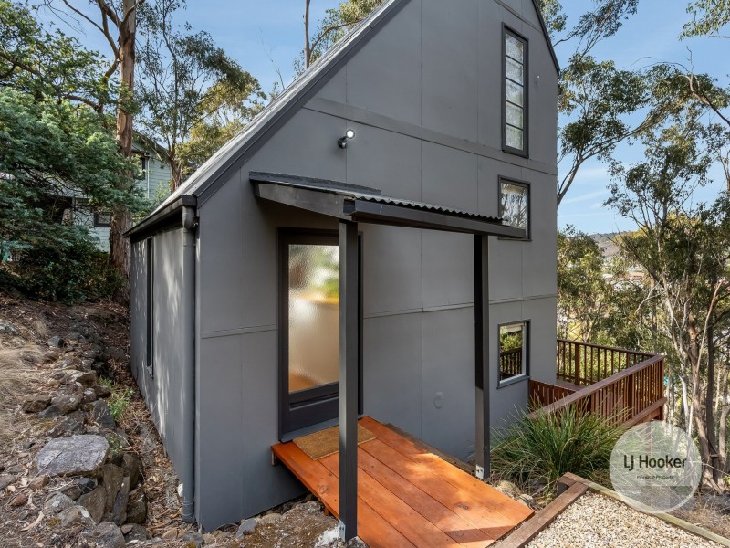 31 Liverpool Crescent, West Hobart TAS 7000