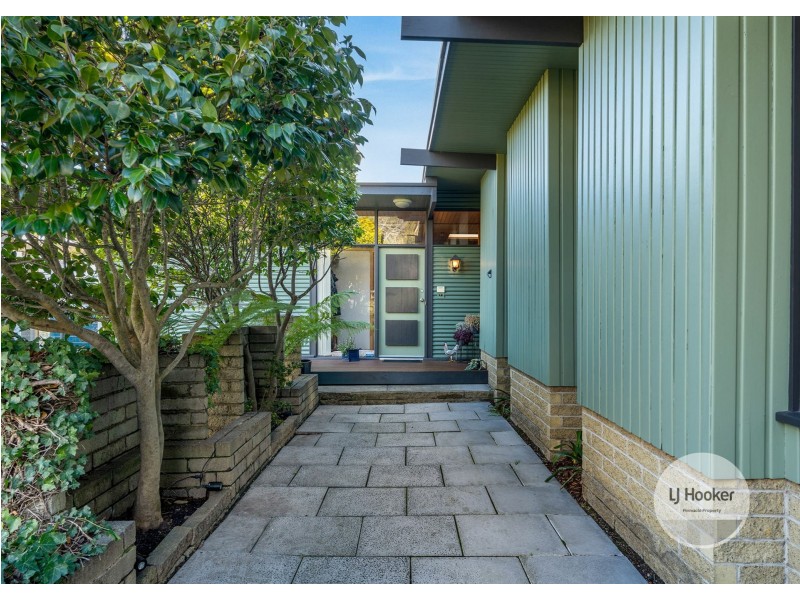 33 Begonia Street, Lindisfarne TAS 7015