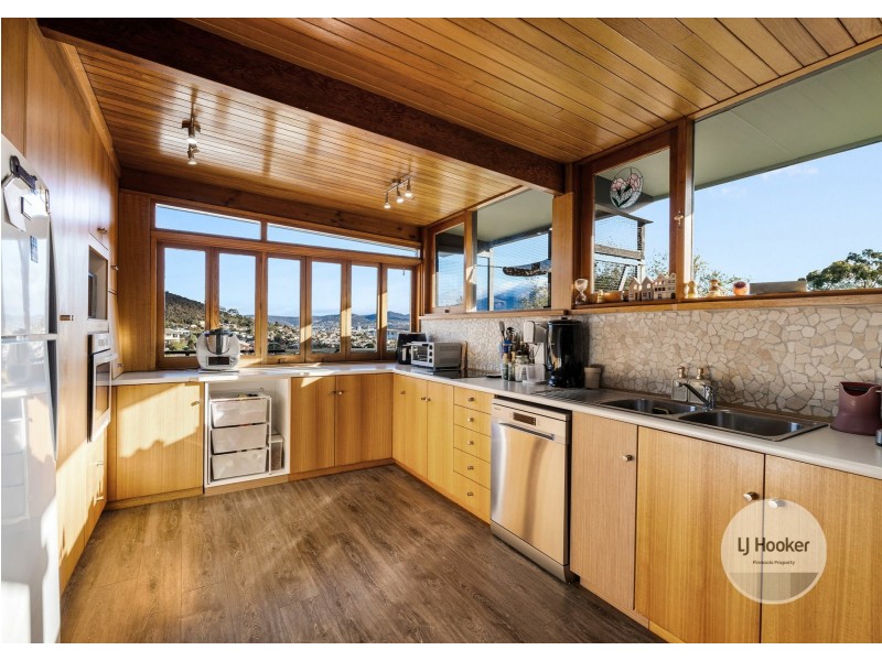 33 Begonia Street, Lindisfarne TAS 7015