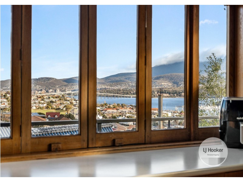 33 Begonia Street, Lindisfarne TAS 7015