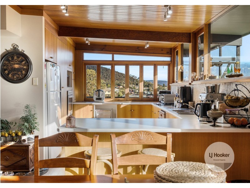 33 Begonia Street, Lindisfarne TAS 7015