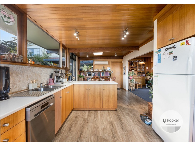 33 Begonia Street, Lindisfarne TAS 7015