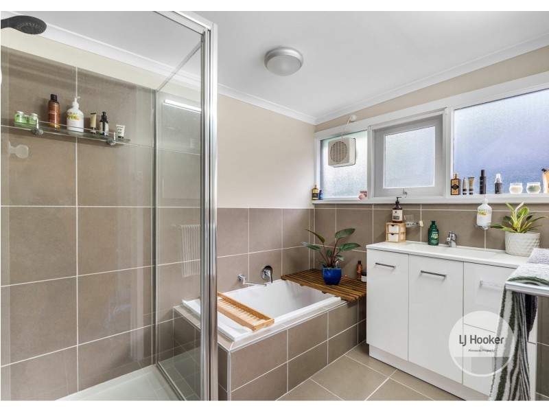 33 Begonia Street, Lindisfarne TAS 7015