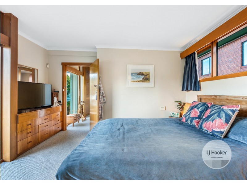 33 Begonia Street, Lindisfarne TAS 7015