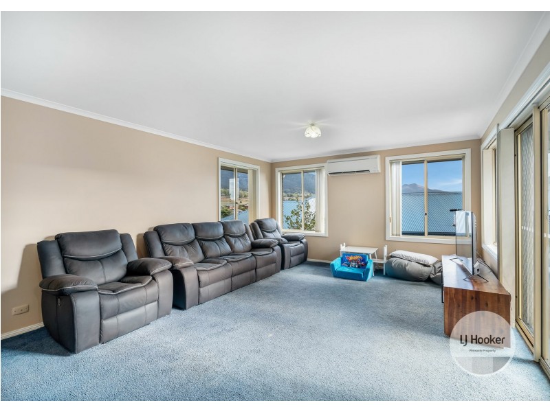 18 Brendan Crescent, Austins Ferry TAS 7011