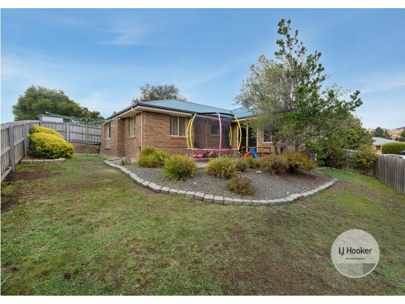 18 Brendan Crescent, Austins Ferry TAS 7011