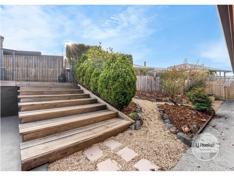 35 Chardonnay Drive, Berriedale TAS 7011