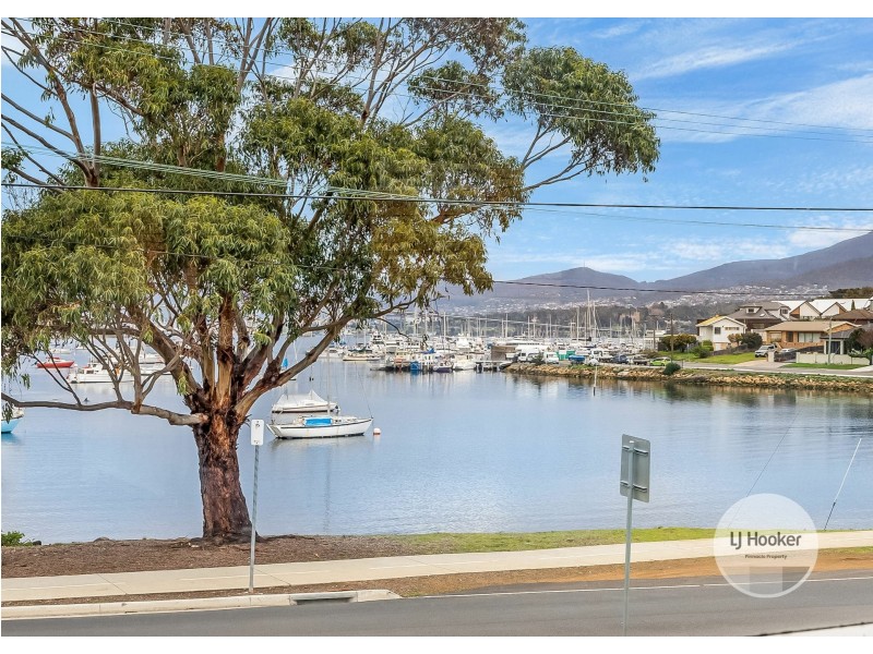 11 Esplanade, Lindisfarne TAS 7015