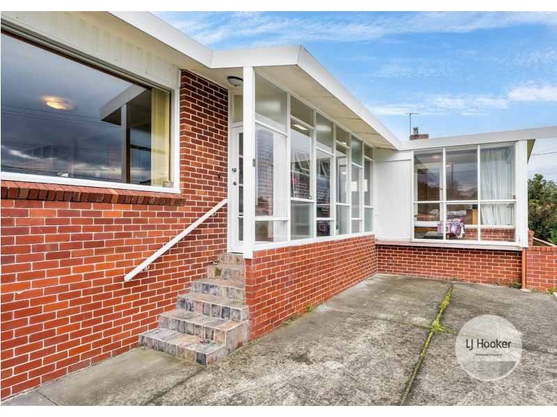 11 Esplanade, Lindisfarne TAS 7015