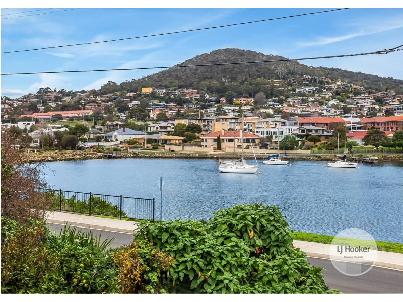 11 Esplanade, Lindisfarne TAS 7015