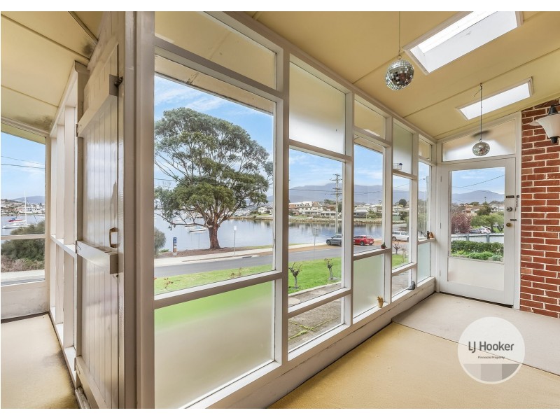 11 Esplanade, Lindisfarne TAS 7015