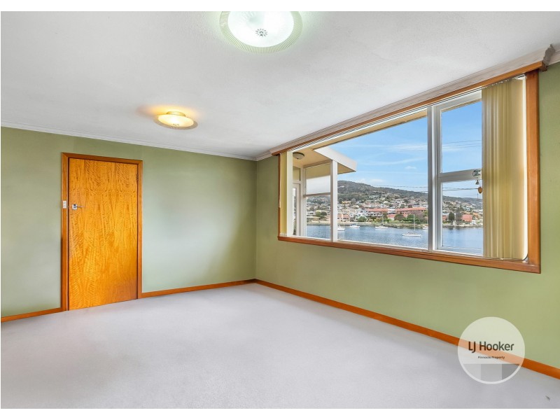 11 Esplanade, Lindisfarne TAS 7015