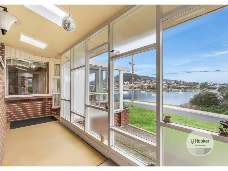 11 Esplanade, Lindisfarne TAS 7015